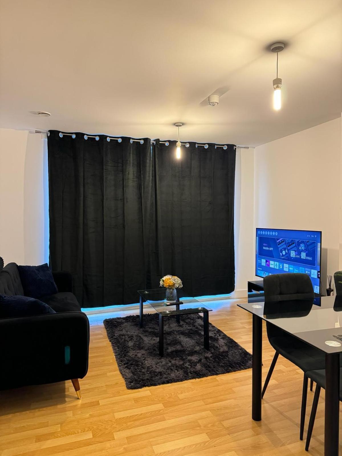 Spacious 2 Bedrooms Apartment In Stratford Londra Esterno foto