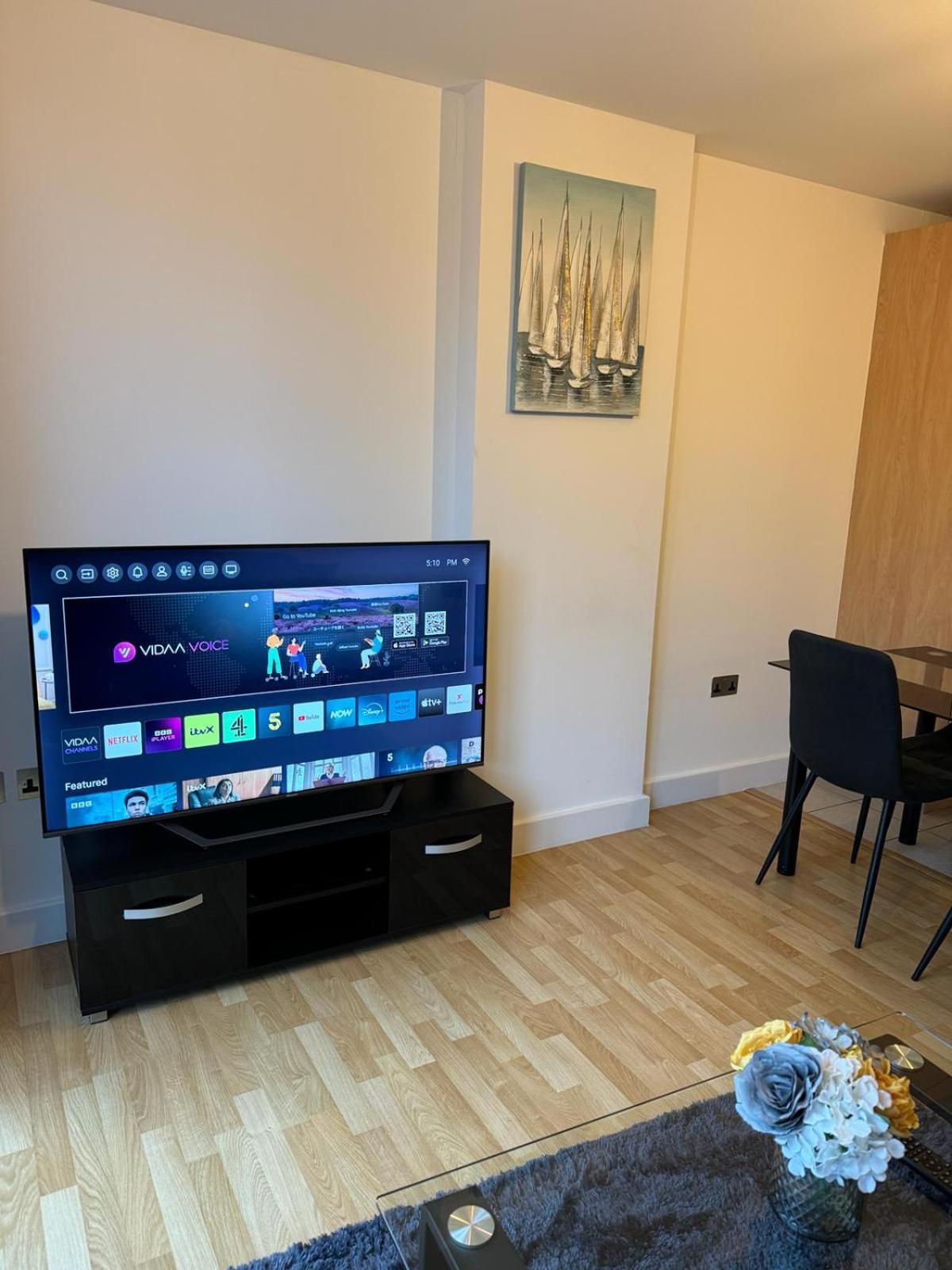 Spacious 2 Bedrooms Apartment In Stratford Londra Esterno foto